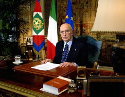 http://www.mondofinanzablog.com/wp-content/uploads/2009/10/spesa-pubblica-napolitano-accusa-il-debito-e-intollerabile1.jpg