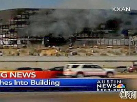 Arrabbiato-con-il-fisco-si-schianta-in-aereo-a-Austin-in-Texas