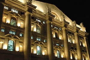 Piazza-Affari-a-passo-di-lumaca-Finmeccanica-recupera